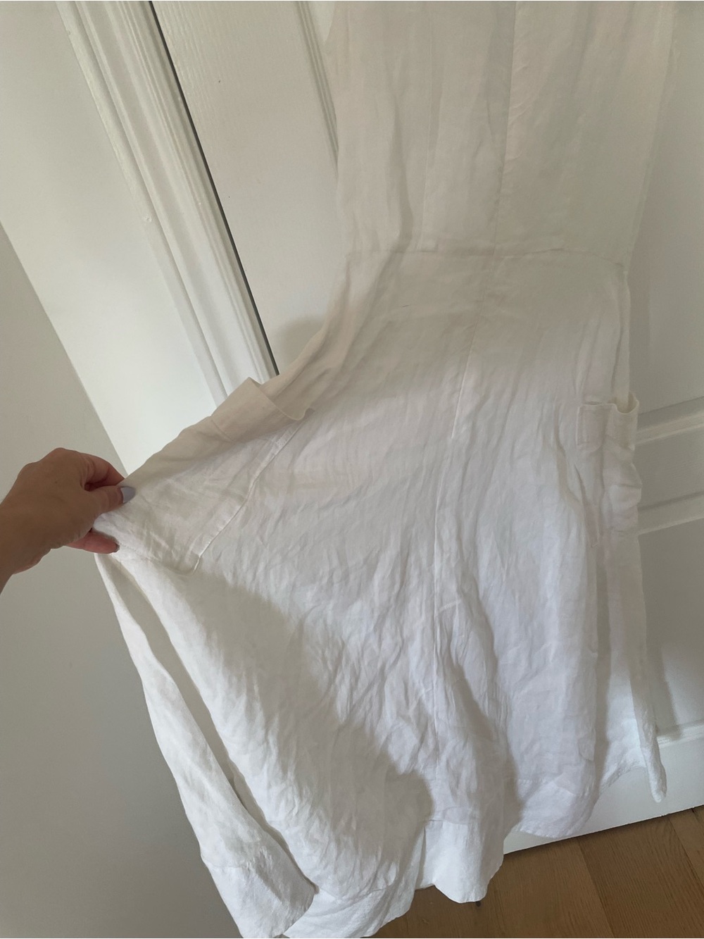 NAIF White Sleeveless V-Neck Linen Maxi Dress with Pockets - Picture 4 of 11